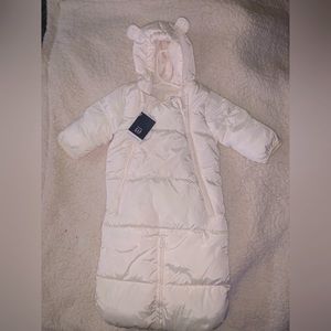 Brand New Gap Infant snowsuit/bunting 0-3months